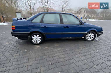 Седан Volkswagen Passat 1989 в Зборове