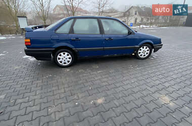 Седан Volkswagen Passat 1989 в Зборове