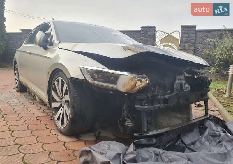 Седан Volkswagen Passat 2015 в Мукачевому