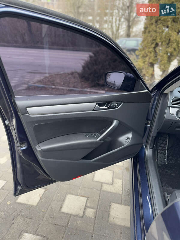 Седан Volkswagen Passat 2015 в Хмельницькому