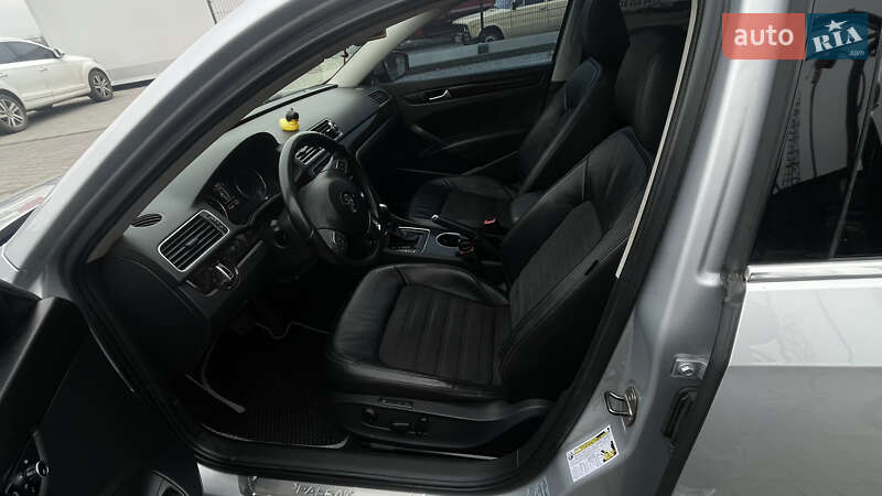 Седан Volkswagen Passat 2014 в Ивано-Франковске