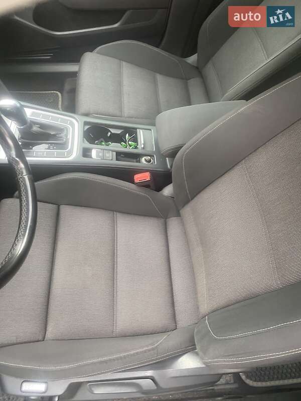 Універсал Volkswagen Passat 2015 в Львові