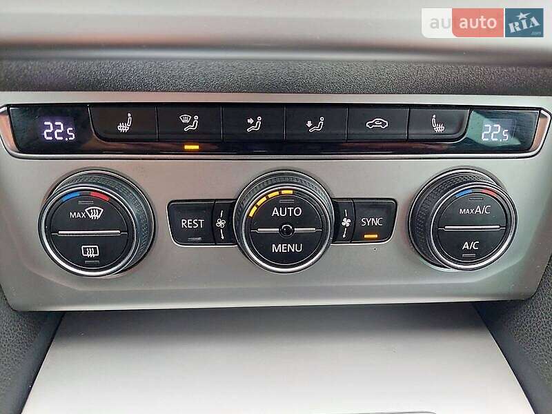 Універсал Volkswagen Passat 2015 в Львові