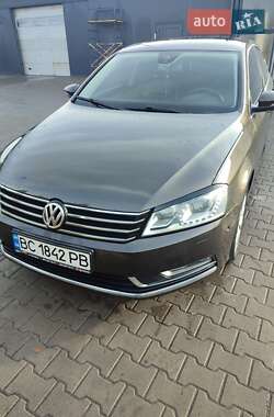 Седан Volkswagen Passat 2013 в Червонограді