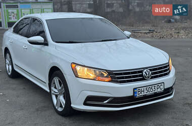 Седан Volkswagen Passat 2016 в Дніпрі