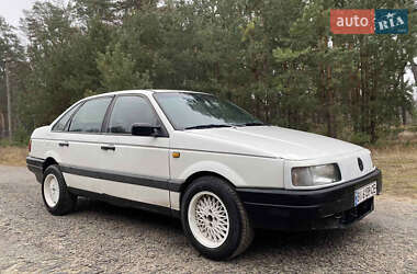 Седан Volkswagen Passat 1990 в Охтирці