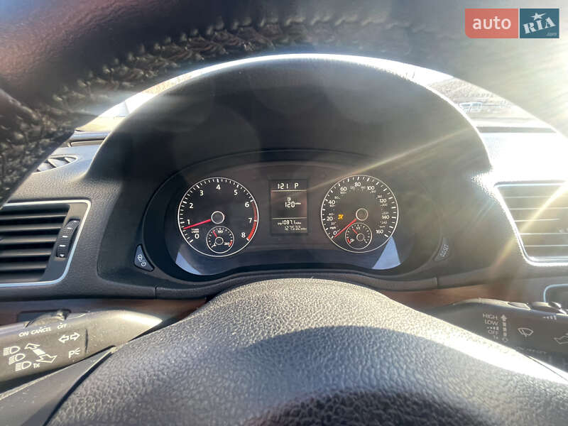 Седан Volkswagen Passat 2013 в Києві