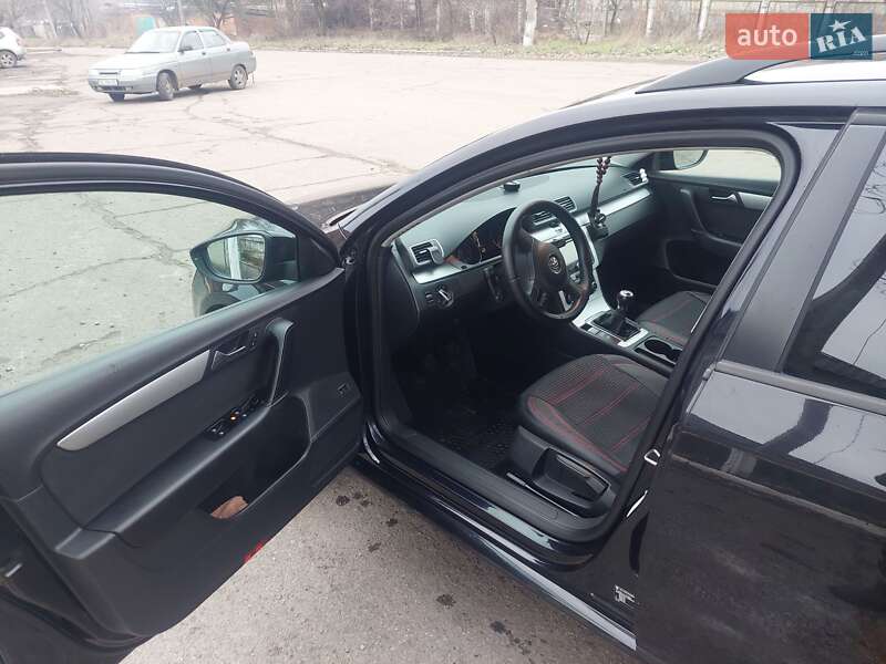 Універсал Volkswagen Passat 2010 в Львові
