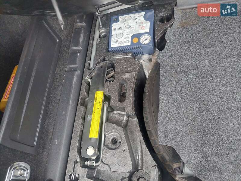 Універсал Volkswagen Passat 2010 в Львові