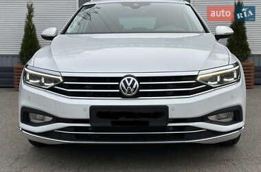 Универсал Volkswagen Passat 2019 в Киеве