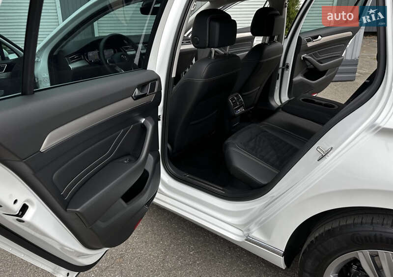 Универсал Volkswagen Passat 2019 в Киеве