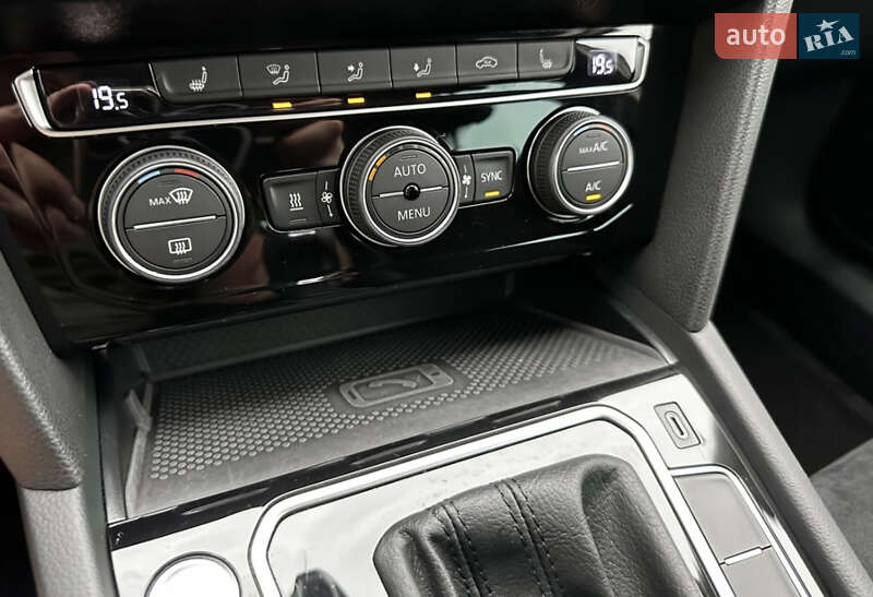 Универсал Volkswagen Passat 2019 в Киеве