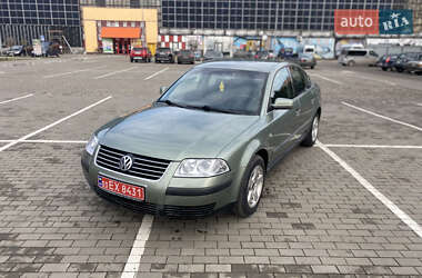 Седан Volkswagen Passat 2002 в Луцьку