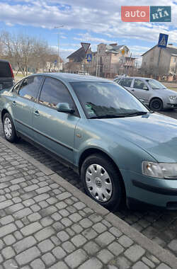 Седан Volkswagen Passat 1998 в Тисмениці