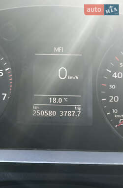 Универсал Volkswagen Passat 2010 в 