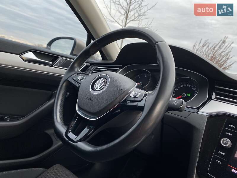 Седан Volkswagen Passat 2016 в Мукачево