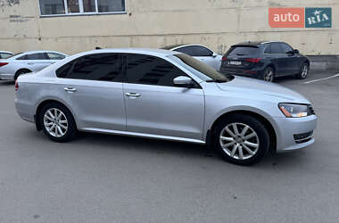 Седан Volkswagen Passat 2012 в Києві