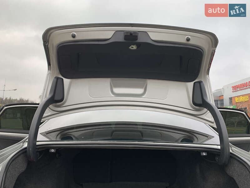 Седан Volkswagen Passat 2012 в Броварах