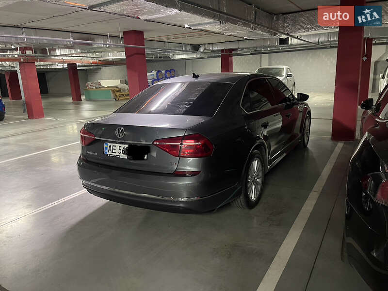 Седан Volkswagen Passat 2016 в Днепре