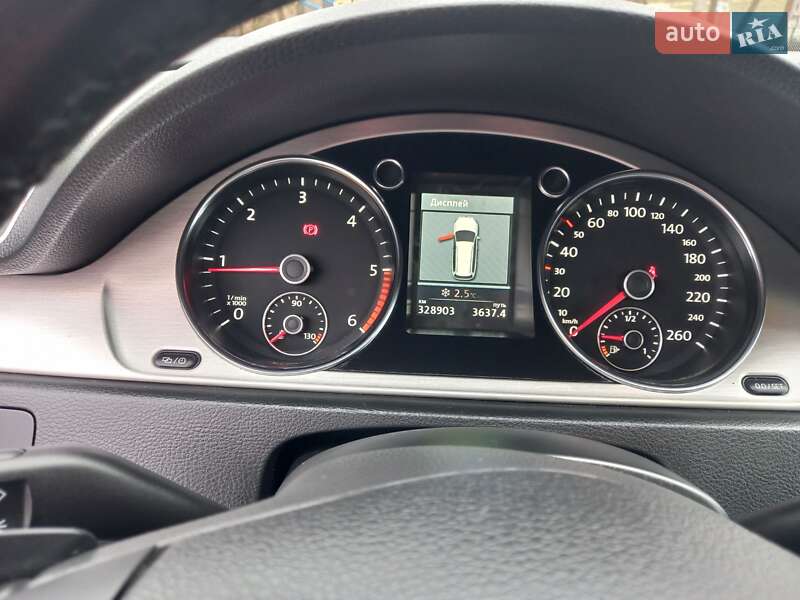 Универсал Volkswagen Passat 2012 в Хоросткове