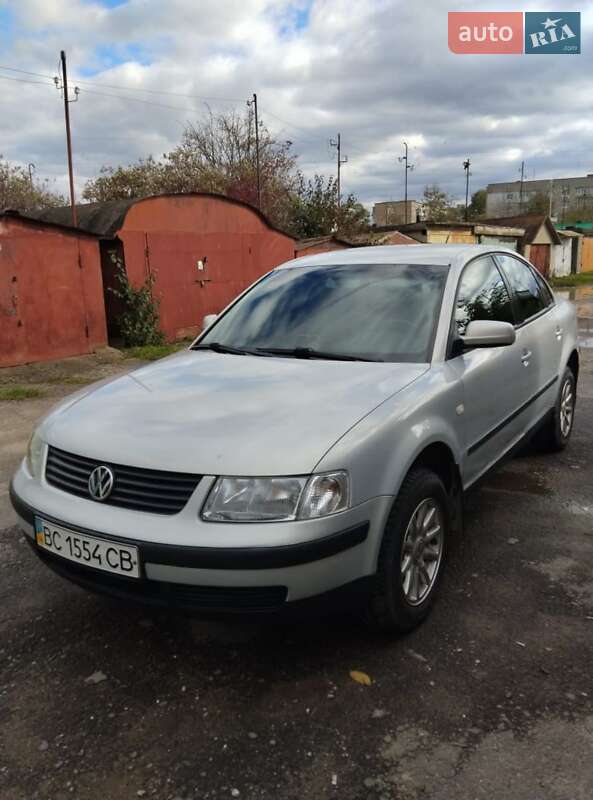 Седан Volkswagen Passat 2000 в Стрию