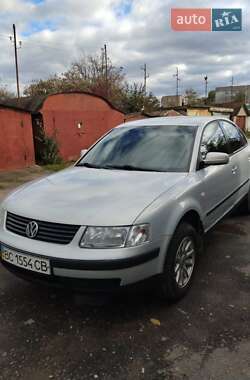 Седан Volkswagen Passat 2000 в Стрию