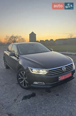 Седан Volkswagen Passat 2019 в Одессе