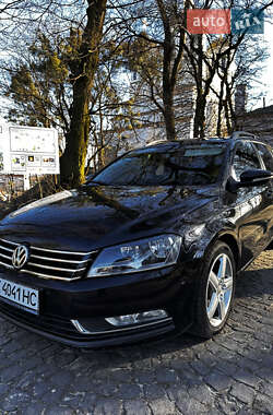 Универсал Volkswagen Passat 2011 в Остроге