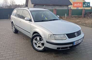 Универсал Volkswagen Passat 2000 в Рокитном