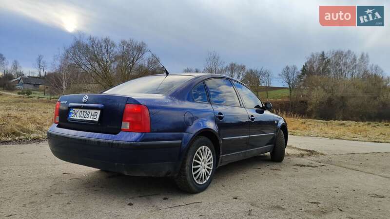 Седан Volkswagen Passat 2000 в Острозі