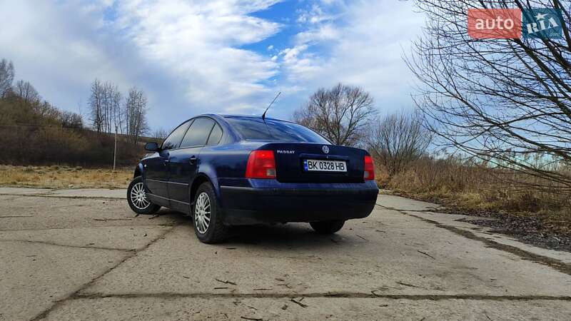 Седан Volkswagen Passat 2000 в Острозі
