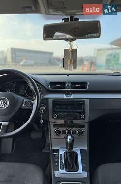 Седан Volkswagen Passat 2012 в Черновцах