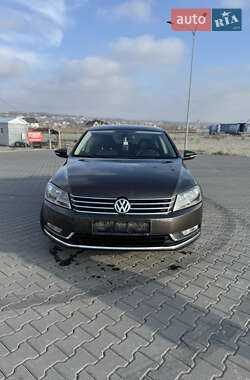 Седан Volkswagen Passat 2012 в Черновцах