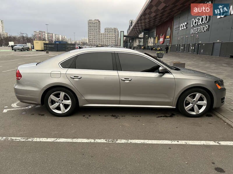 Седан Volkswagen Passat 2013 в Києві