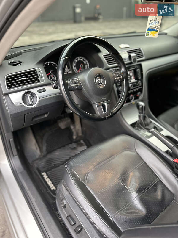 Седан Volkswagen Passat 2013 в Києві