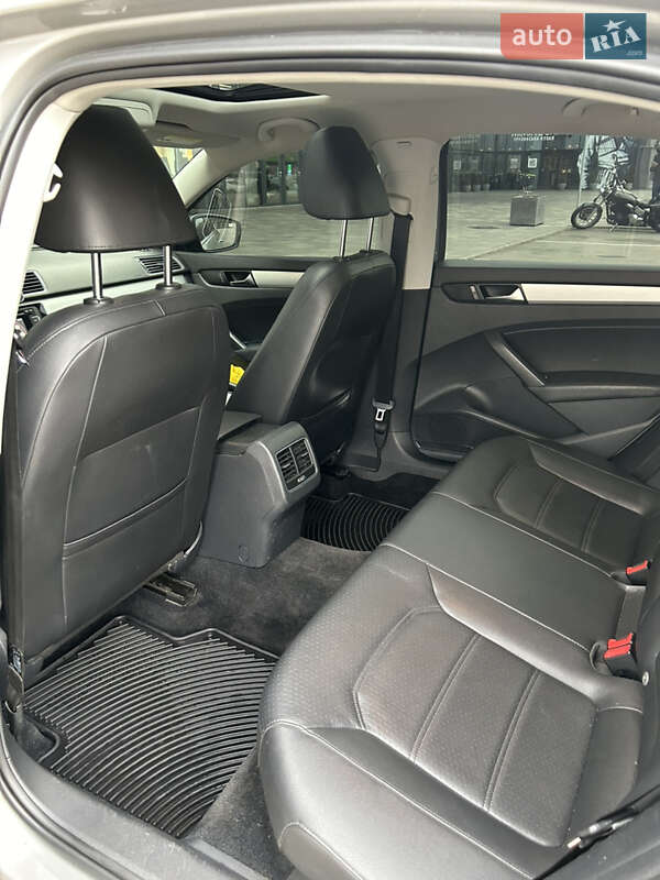 Седан Volkswagen Passat 2013 в Києві