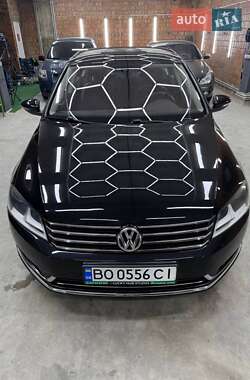 Седан Volkswagen Passat 2011 в Чернівцях