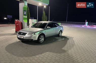 Седан Volkswagen Passat 2002 в Киеве