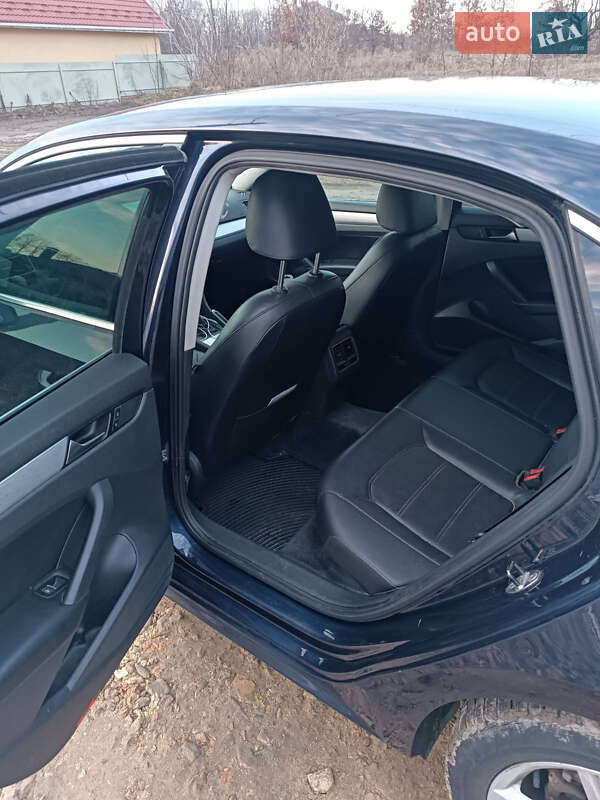 Седан Volkswagen Passat 2012 в Киеве