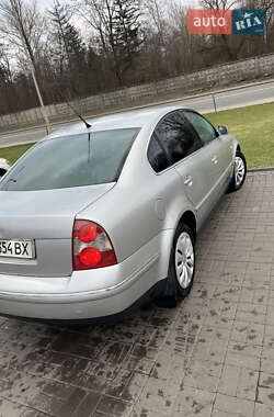 Седан Volkswagen Passat 2003 в Києві