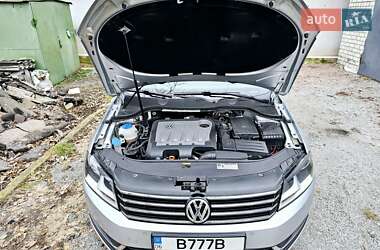 Універсал Volkswagen Passat 2013 в Житомирі