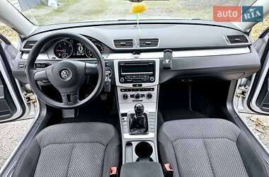 Універсал Volkswagen Passat 2013 в Житомирі