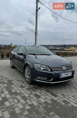 Седан Volkswagen Passat 2011 в Золочеві