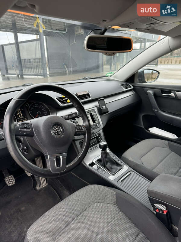 Седан Volkswagen Passat 2011 в Золочеві