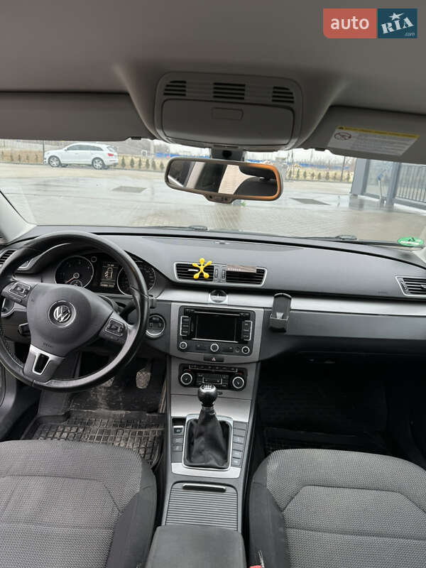 Седан Volkswagen Passat 2011 в Золочеві