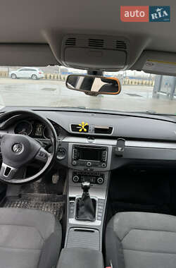 Седан Volkswagen Passat 2011 в Золочеве