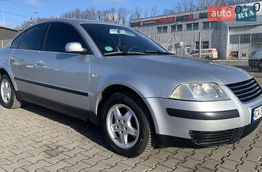 Седан Volkswagen Passat 2001 в Вінниці