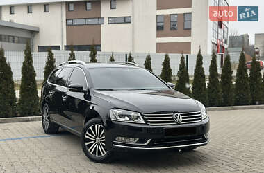 Універсал Volkswagen Passat 2011 в Чернівцях