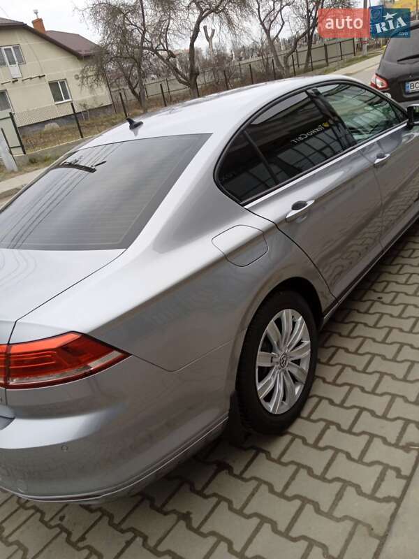 Седан Volkswagen Passat 2017 в Краківці