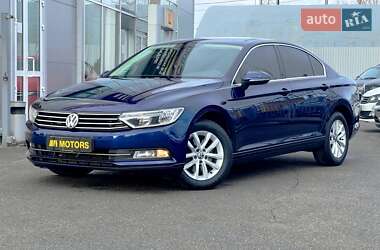 Седан Volkswagen Passat 2018 в Киеве